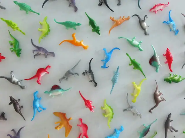 Small dinosaur figures